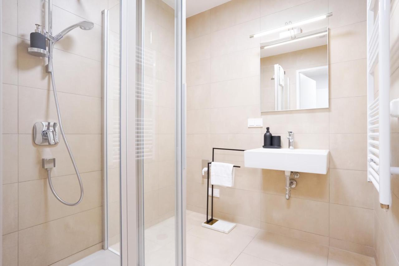 וינה Exclusive 2-Bedroom Condo With Pool & Balcony מראה חיצוני תמונה