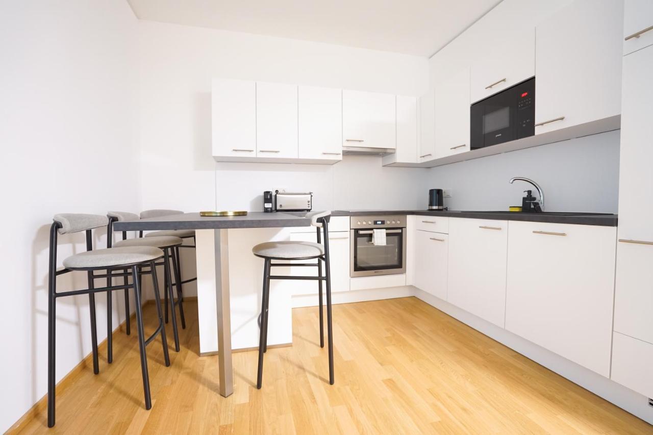 וינה Exclusive 2-Bedroom Condo With Pool & Balcony מראה חיצוני תמונה