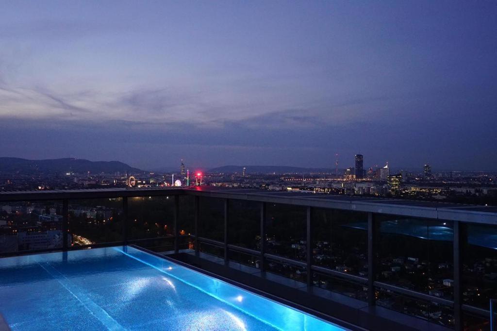 וינה Exclusive 2-Bedroom Condo With Pool & Balcony מראה חיצוני תמונה