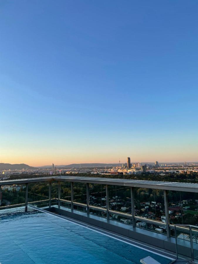 וינה Exclusive 2-Bedroom Condo With Pool & Balcony מראה חיצוני תמונה
